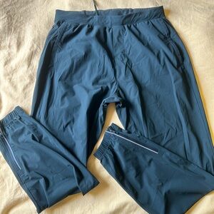 Green Lululemon pants